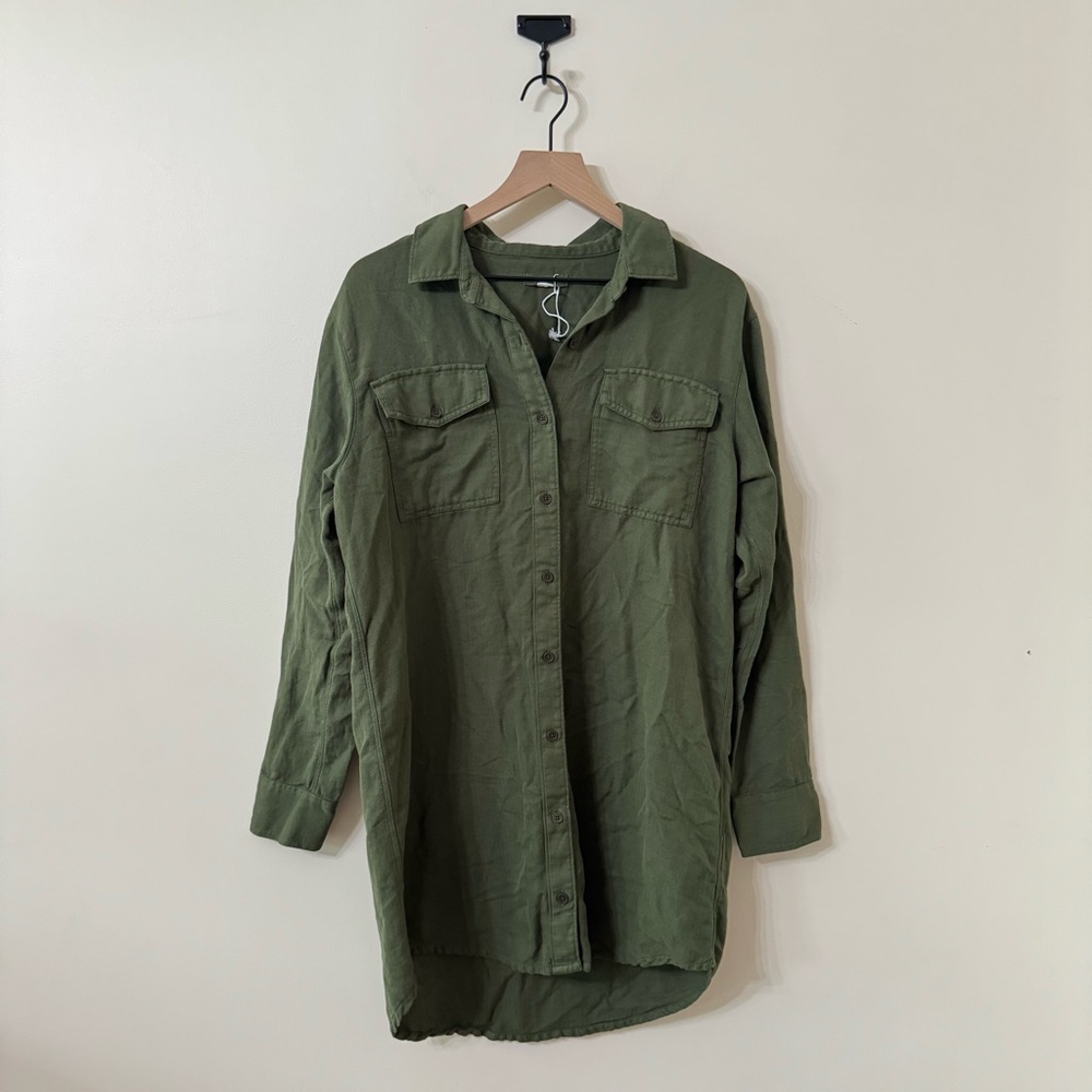 NWOT OUTERKNOWN button up shirt/dress - medium.